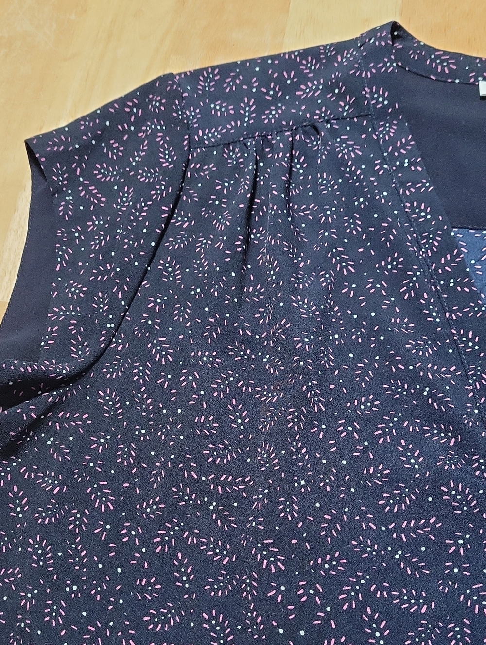 Women's Fun2Fun Navy Cap Sleeve V-Neck Top - Picture 7 of 12